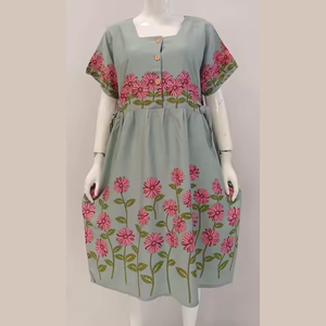 ชุดเดรสลำลองแขนสั้นคอเหลี่ยมสไตล์เรียบง่ายสำหรับผู้หญิงโดยคริสซานต้า - Product Image 2