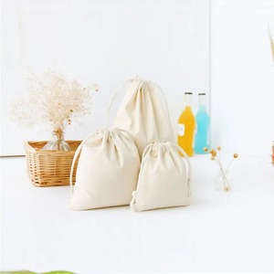 กระเป๋าช้อปปิ้งแบบหูรูดทำจากโพลีเอสเตอร์พร้อมที่จับเชือกผูกตัวการ์ตูนที่มีสีสันทันสมัย - Product Image 5