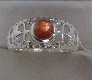 Anillo de Plata de Ley 925 con Piedra Solar Natural para Mujer, Marca Shah Gems, Forma Floral, Ideal para Regalo - Product Image 1