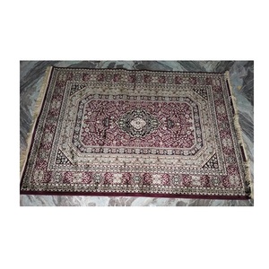 Tapis en soie brodée indienne d'excellente qualité pour la maison et l'hôtellerie, tapis kashmiri provenant d'un fournisseur indien - Product Image 1