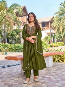 Nouveau haut et pantalon de travail à broderie lourde en soie romaine Viscos avec travail de séquence Chinon Dupatta - Product Image 5