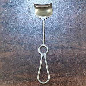 Pequeña fuente de alimentación manual Doyen Retractor Hoja de acero inoxidable Hospital Operaciones quirúrgicas Base Instrumentos quirúrgicos - Product Image 1