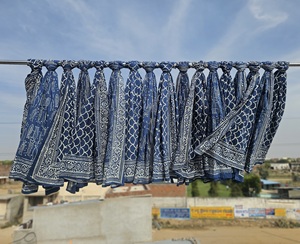 ผ้าซิ่นผ้าฝ้ายพิมพ์ลายด้วยมือสีน้ำเงินคราม |   ผ้าปาเรโอชายหาดทำมือจากอินเดีย |   ผู้ผลิตขายส่ง - Product Image 1