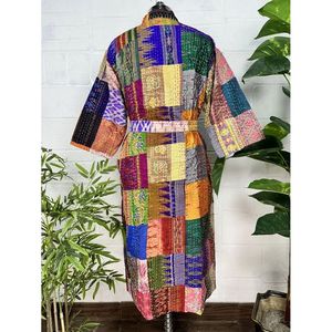 Kimono long réversible Kantha Pur pour femme, veste vert pastel, motif singe, en coton, paréo de plage - Product Image 5