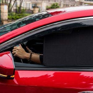 Vente Flash : Pare-soleil de fenêtre latérale de voiture sur mesure en polyester argenté, magnétique, anti-UV, design moderne pour l'intérieur - Product Image 2