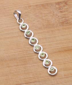 Péridot vert couleur pendentif pierre précieuse 925 pendentif en argent Sterling parfait cadeau de mariage 925 bijoux estampillés à la main - Product Image 2