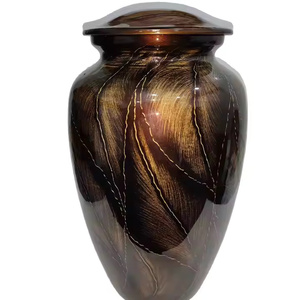 Urna de cremación de latón simple hecha a mano con acabado dorado clásico estilo europeo y americano para cenizas suministros funerarios - Product Image 4