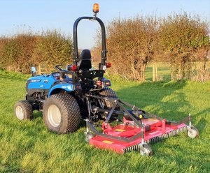 Tractor de orugas de 30 HP con estación de operador cómoda y fiable, motor digital 4WD y bomba de alta productividad - Product Image 4