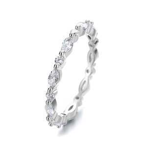 Anelli Impilabili in Argento Sterling con Cristalli Swarovski e Finitura Miligrain - Product Image 1