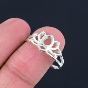 Bague de déclaration simple en argent 925 avec pierres précieuses bijoux de bande Kont minimalistes pour les filles pour les occasions de fête - Product Image 2