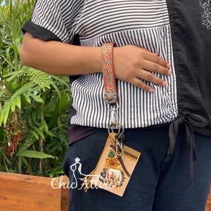 2025 venta al por mayor nueva llegada cuero genuino mecanizado Metal Concho diseño Floral Hogar y coche llavero de moda para usos diarios - Product Image 1