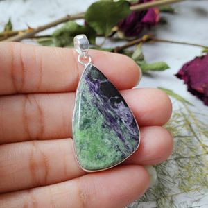 Piedra Preciosa de Kammerita con Forma Elegante, Plata de Ley 925, Colgante Clásico Unisex, Precio al por Mayor, Joyería con Engaste de Bisel, Piedra Preciosa de Moda - Product Image 1