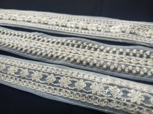 Bordes de encaje bordados con cuentas pesadas hechos a medida para Lehengas y saris. Ideal para diseñador de moda - Product Image 4