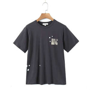 T-shirt en coton et polyester coupe ajustée imprimé de logo personnalisé de haute qualité pour femmes respirant et décontracté pour l'été - Product Image 1