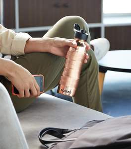 Bouteille en cuivre finition martelée élégante conception durable assure une eau pure détoxifie naturellement le corps soutient le bien-être - Product Image 2