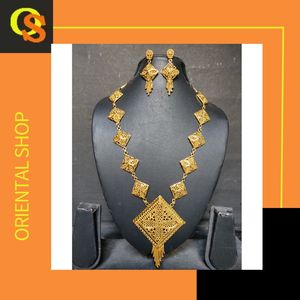 Boucles d'oreilles collier en plaqué or 22K de conception privée OEM serti d'une parure de bijoux de style luxueux à vendre par les exportateurs - Product Image 6