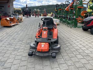 Tondeuse autoportée diesel Husqvarna R216TC de qualité supérieure avec moteur Kubota, transmission intégrale et plateau frontal commercial, à vendre - Product Image 2