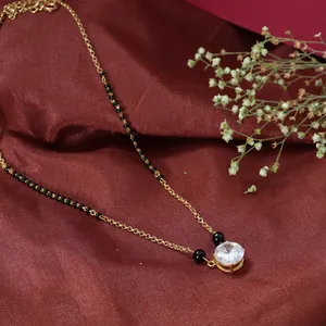 Collier pour femme avec chaîne de perles plaquées or et argent et pendentif en zircon SKU NE016 - Product Image 1