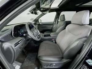 Usado cuidadosamente 2023 para Hyundai Palisade Auto AWD con asientos de cuero interiores ligeros - Product Image 2