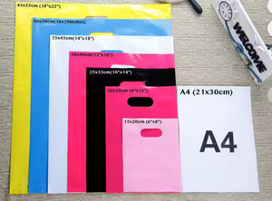 Sac en T-shirt à poignée gravée avec logo personnalisé, de haute qualité et durable, en PEHD, pour supermarché et emballage de vêtements - Product Image 6