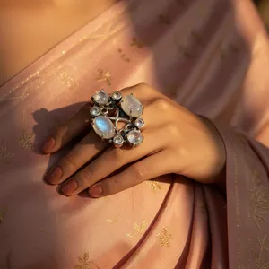 Anillo de cóctel Art Palace vintage de plata 925 con racimo de piedras de luna, diseño floral informal para mujer, engaste de garras, joyería de boda - Product Image 1