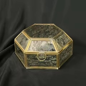 Boîte de rangement à bijoux en verre avec cadre en laiton doré de luxe moderne, double couvercle, fleurs pressées, boîte décorative - Product Image 4