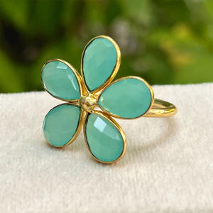 Bague en forme de fleur en or vermeil avec pierre précieuse en calcédoine aqua-Bague de mariage en argent 925 pour vente en gros - Product Image 5