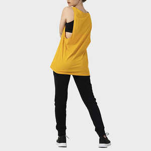 Camiseta sin mangas para mujer con diseño de espalda cruzada y tela transpirable para días activos Camiseta sin mangas básica para mujer - Product Image 4