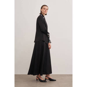 Jupe crayon évasée en cuir véritable avec ceinture, volants et broderies - Product Image 4