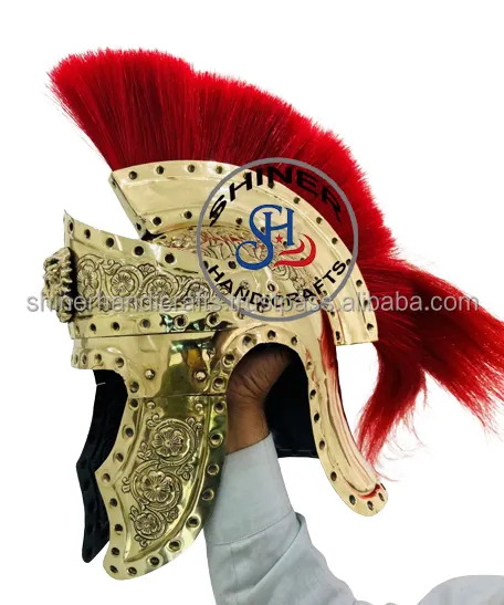 Helm Raja Crusader Klasik Abad Pertengahan Kuningan Penuh dengan Dewi Yunani Medusa Emblem Chin Flaps Knight Helm Bulu Merah