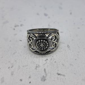 Anillo con diseño de flores Anillo de plata esterlina Anillo de flores bohemias Fabricante al por mayor Joyería de plata Jaipur - Product Image 4