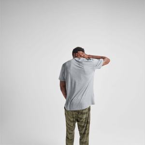 T-shirt en coton confortable pour hommes et femmes parfait pour une tenue décontractée sur mesure disponible en plusieurs couleurs et tailles - Product Image 3