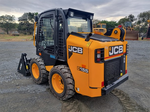 Chargeuse compacte JCB 2023 d'occasion avec moteur central et composants de roulement pour exploitations agricoles 155 - Product Image 3