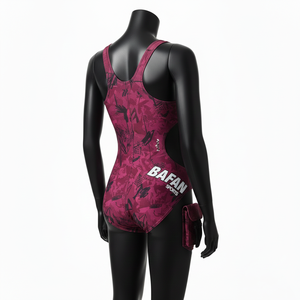 Maillot de bain femme en polyester et élasthanne premium, camouflage bordeaux, panneaux latéraux en mesh noir, logo personnalisé par sublimation. - Product Image 5