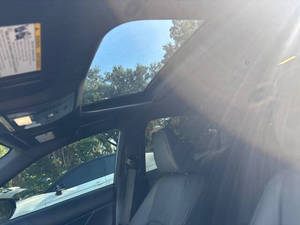 2021 Lexus IS 300 Conduite à gauche Sièges en cuir R16 Pneus Caméra arrière - Product Image 3