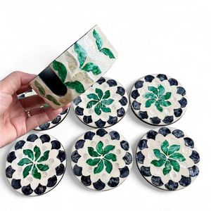 Posavasos Hecho a Mano de Madreperla para Protección de Bebidas y Decoración de Mesa Estilo Bohemio en Comedores, Vietnam - Product Image 1