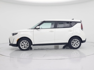 Kia Soul LX Hatchback 2025 BLANCO, Vista Frontal con Rejilla de Panal y Faros LED - Product Image 4