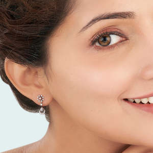 Pendientes de Diamantes para Mujer - Diseño de Orquídea en Oro Rosa - Product Image 2