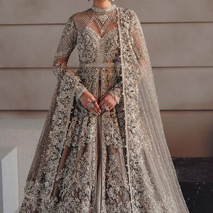 2023 dernier travail de broderie blanche Dabka lourde Peplum Lehnenga robe matériel en soie avec perles de verre cristal embellissement de pierre - Product Image 1