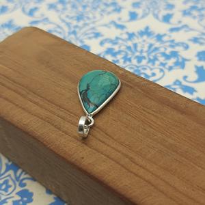 Vente en gros de pierres précieuses Tibet Turquoise Collier avec pendentif en argent sterling 925 Pendentifs à breloque en pierre tombante - Product Image 3