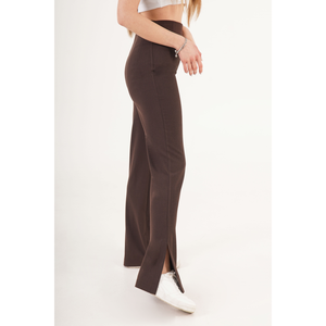 Pantalones Acampanados con Abertura Lateral Color Marrón para Mujer LUSTRIN - Elegantes Pantalones de Mezcla de Viscosa al por Mayor para Oficina y Uso Casual - Product Image 2