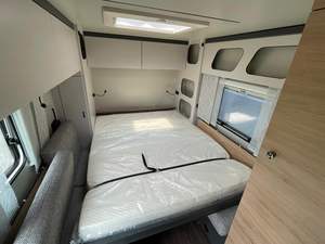 Remorque campeur tout-terrain de luxe avec ensemble de meubles complet et panneaux solaires pour la maison voiture voyage aérien et camping camping-car - Product Image 2