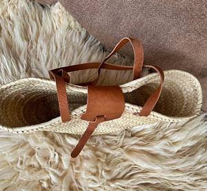 กระเป๋าฟางทำมือสำหรับผู้หญิง กระเป๋าหวายสานธรรมชาติพร้อมหูหิ้วหนัง - Product Image 2