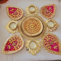 Support de bougie chauffe-plat traditionnel en aluminium écologique, fleurs artificielles Rangoli, décorations de bougies chauffe-plat pour festivals indiens, maison et mariage