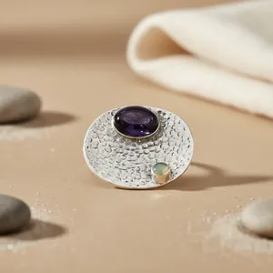 Pendentif en améthyste en acier inoxydable plaqué argent avec texture martelée et accent opale, style vintage, bijou unisexe, cadeau - Product Image 1