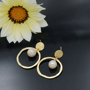 Pendientes de Perlas Dua, Aleación de Cobre y Latón, Hechos a Mano, Chapados en Oro de 18K, Joyería de Moda para Bodas para Mujer - Product Image 1