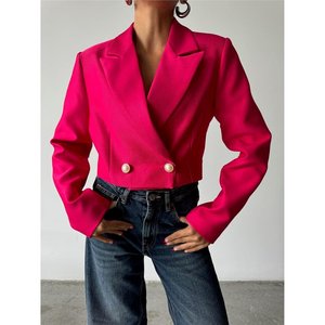 Veste courte printanière fuchsia avec détail de boutons perlés accrocheurs au dos - Product Image 6