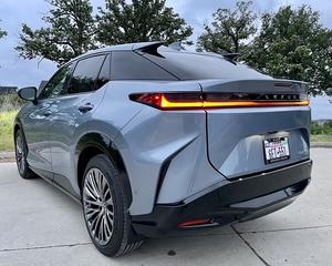 LEXUS RZ 450e Luxury AWD 2023 d'occasion - PRÊT À ÊTRE EXPÉDIÉ - Product Image 3