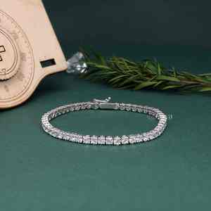 Pulseras y Brazaletes de Tenis Finos Personalizables de Oro Blanco de 14k con Diamantes Naturales Certificados por IGI - Joyería de Regalo Hecha en India - Product Image 3