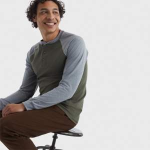 High-Quality <b>Men's</b> Raglan <b>Henley</b> - Soft Cotton and Breathable Fabric - Perfect for Daily Wear - Product Image 4